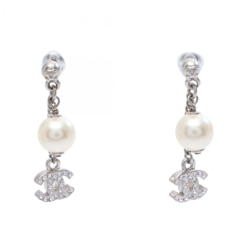CHANEL White Pearl Logo Earrings - Picture 1 of 4